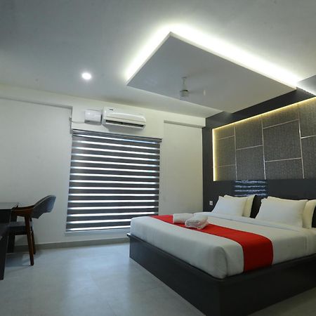 D-Luxe Hotel Kochi Екстериор снимка