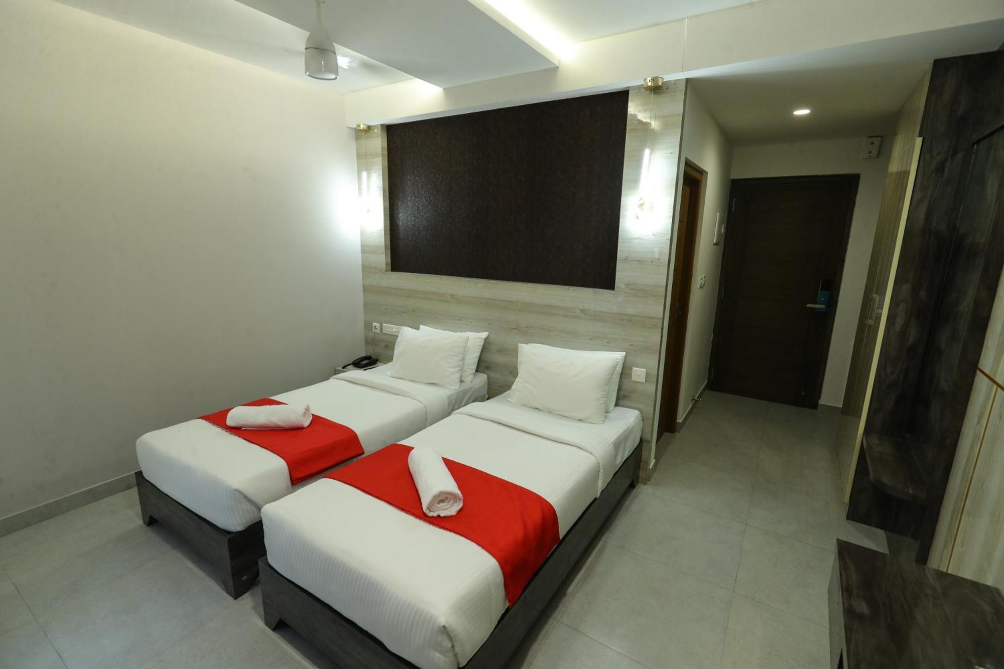 D-Luxe Hotel Kochi Екстериор снимка