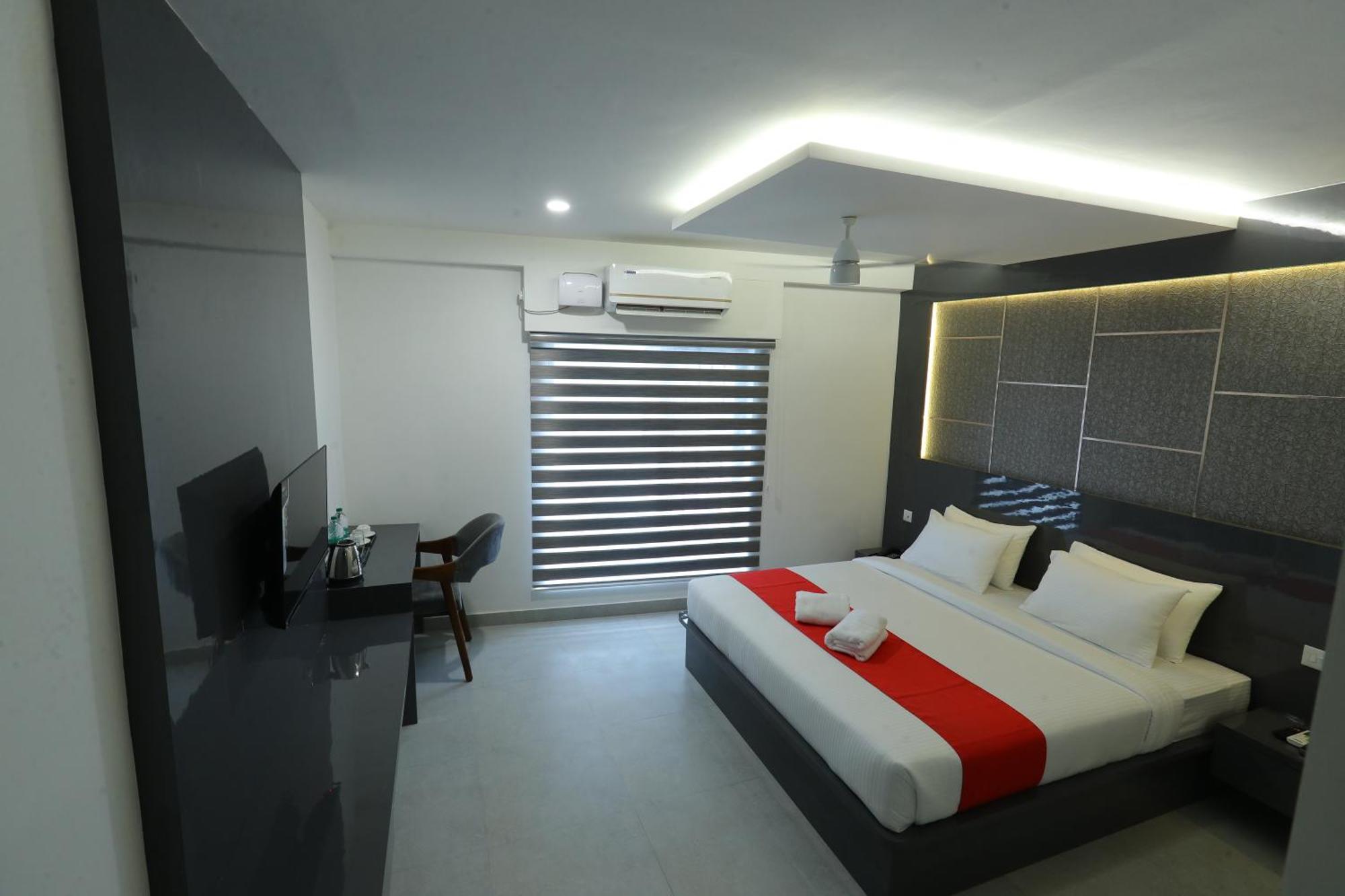 D-Luxe Hotel Kochi Екстериор снимка