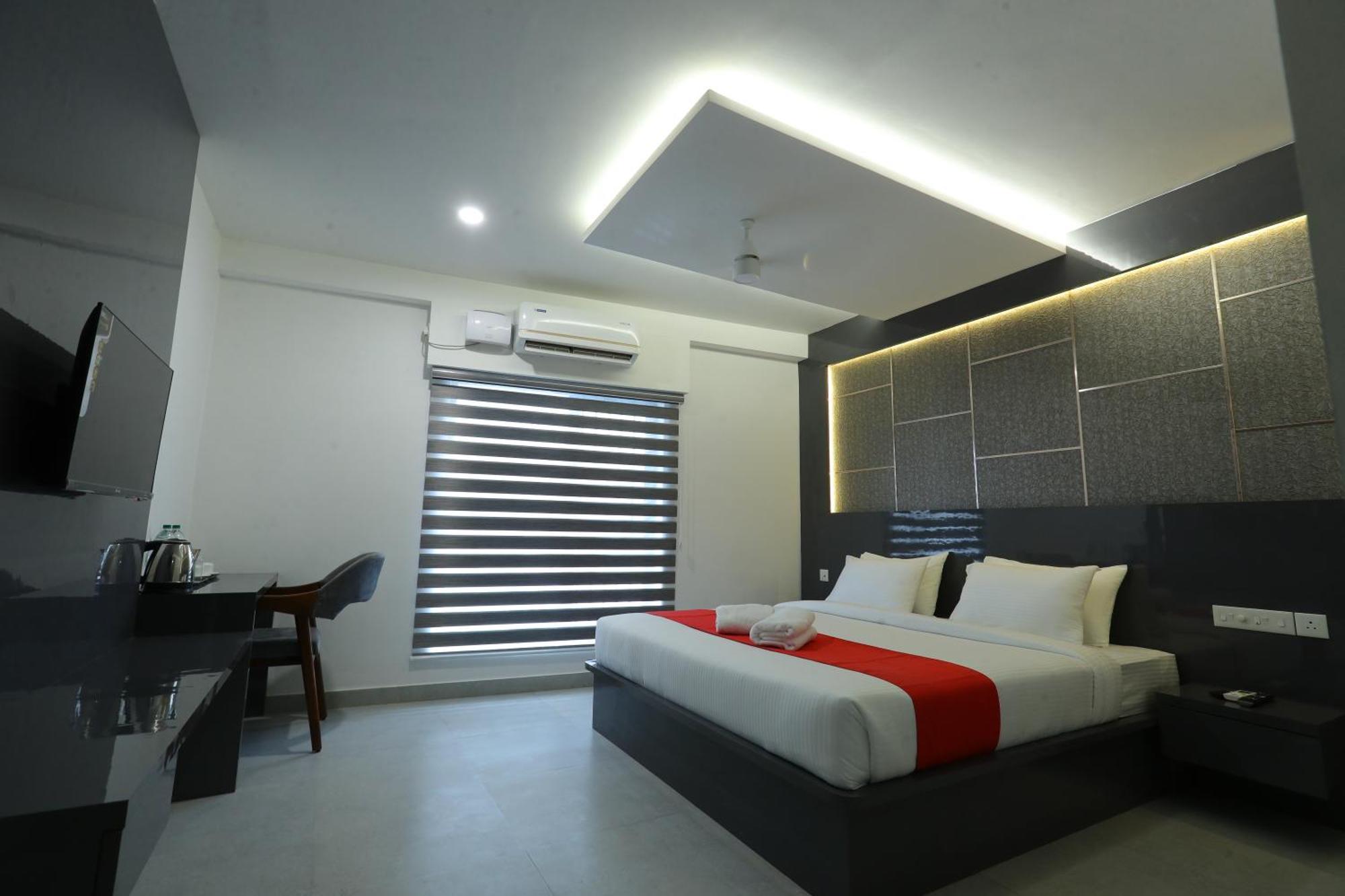 D-Luxe Hotel Kochi Екстериор снимка