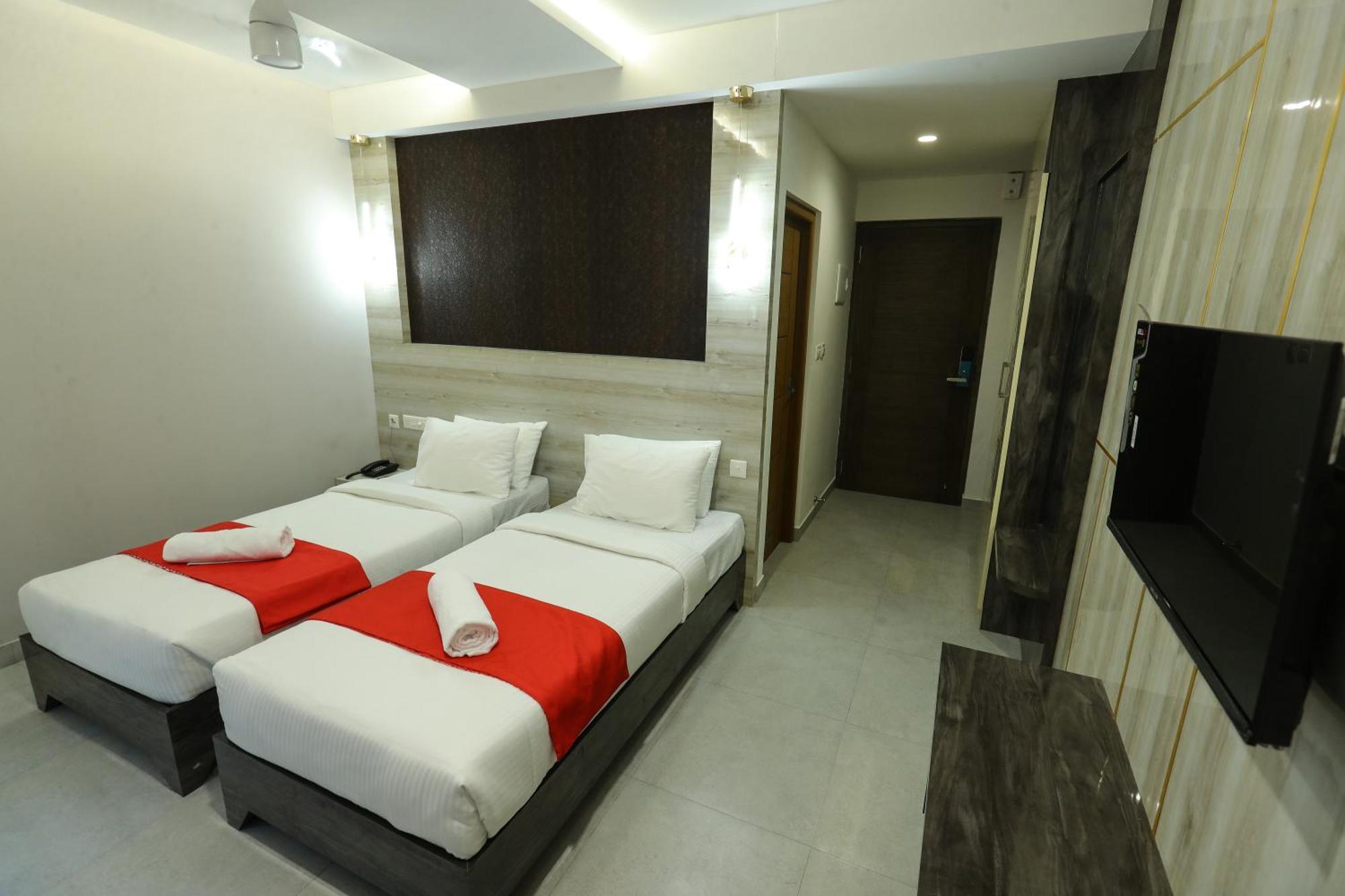 D-Luxe Hotel Kochi Екстериор снимка