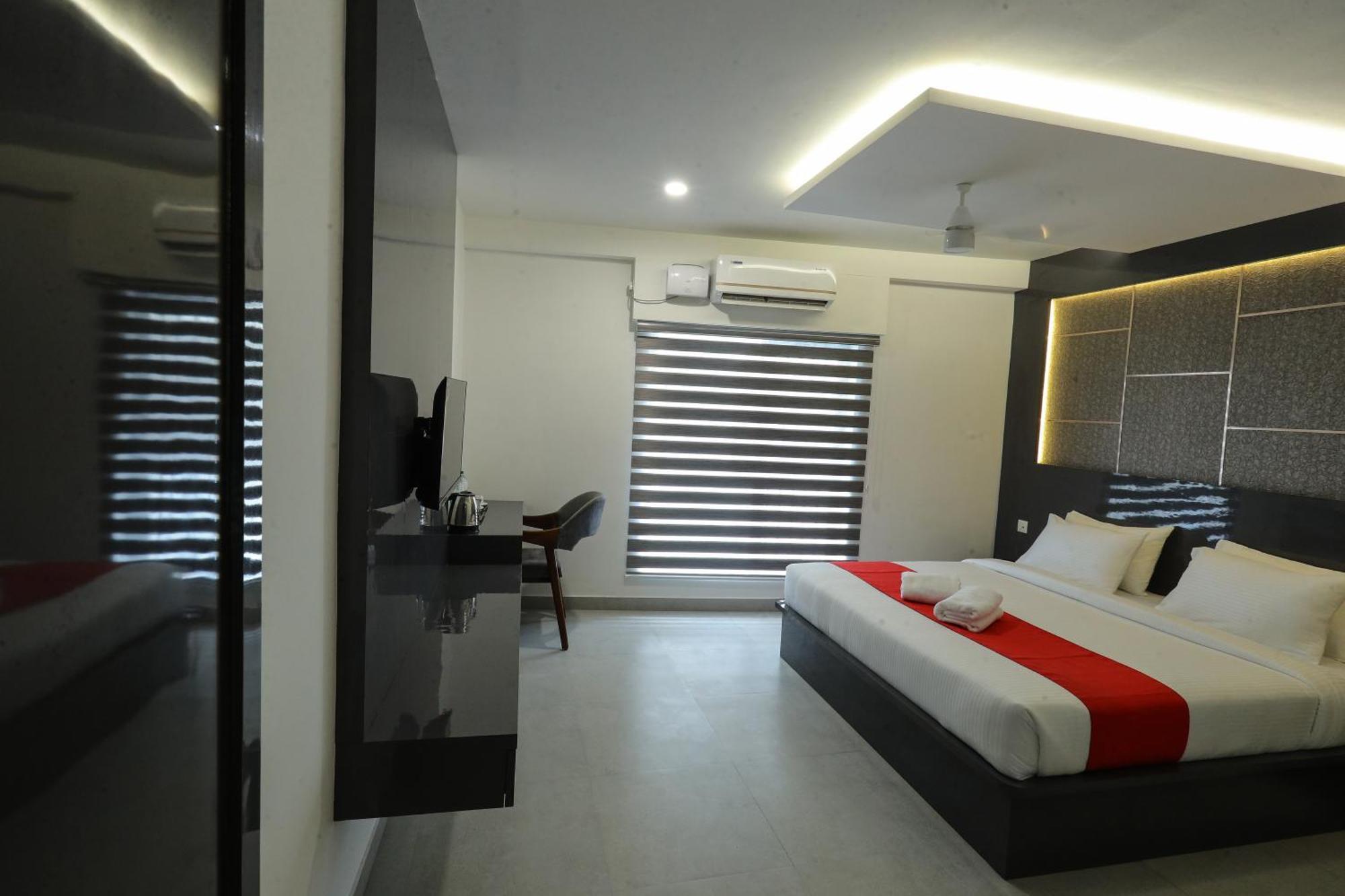 D-Luxe Hotel Kochi Екстериор снимка